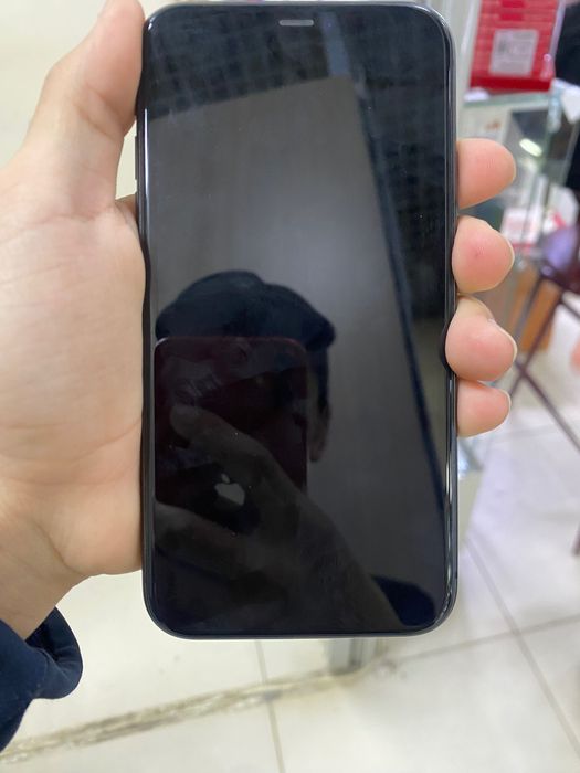 iPhone 11.          .