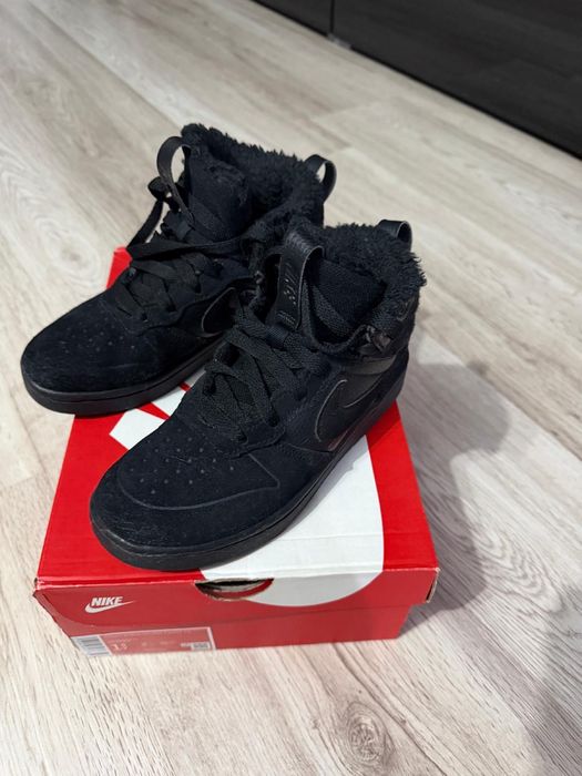 Ghete Nike court borough, marime 33