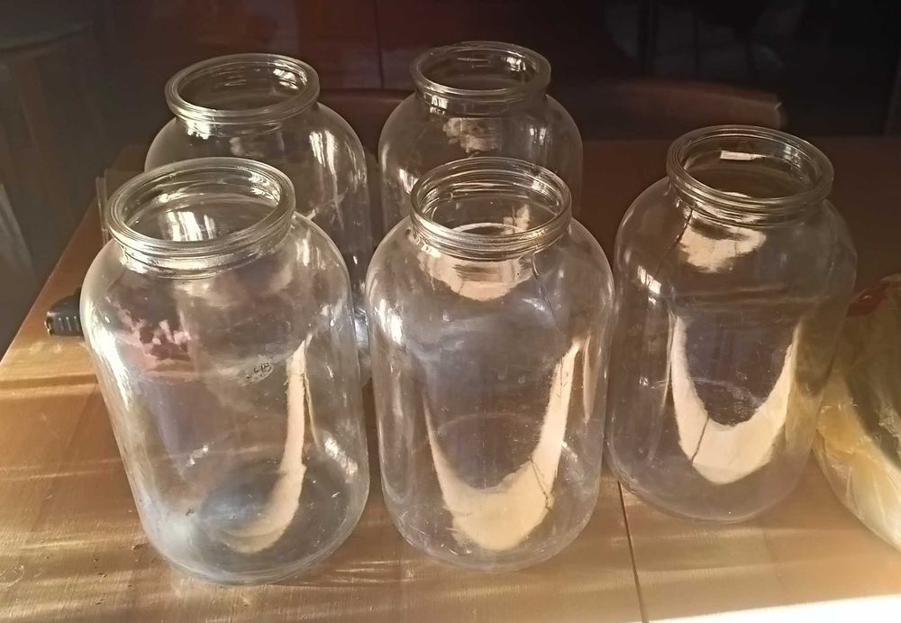 Продам банки 3 л, 5л