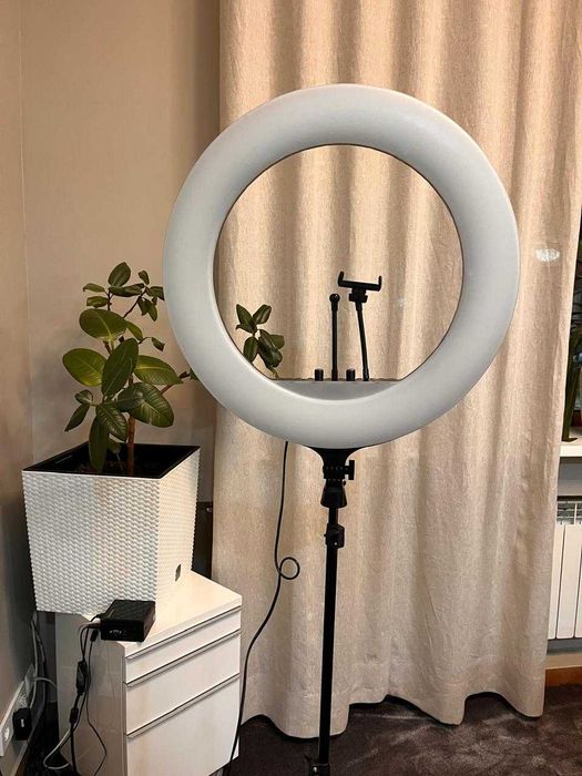 Продам Кольцевую лампу RL-21