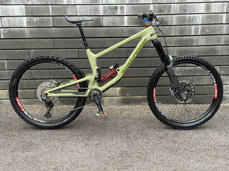 Планински карбонов велосипед NUKEPROOF GIGA 275c ( L размер)