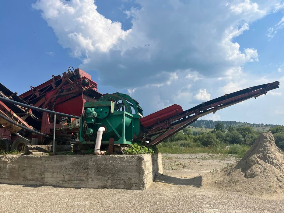 Stație de sortare cu  concasor  falci