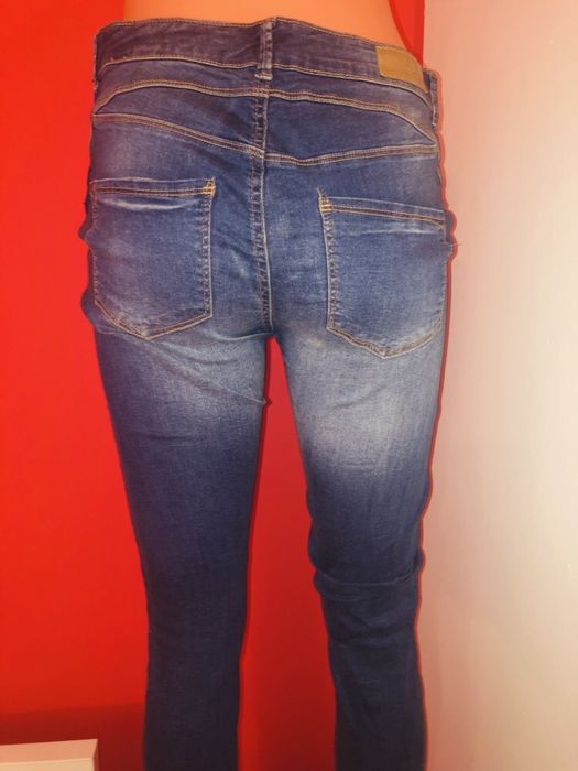 Blugi Bershka noi