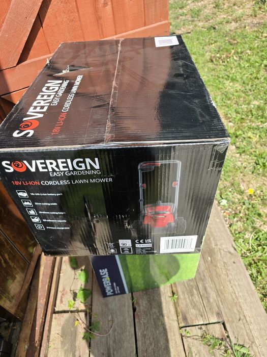 Masina de tuns gazon cu baterii