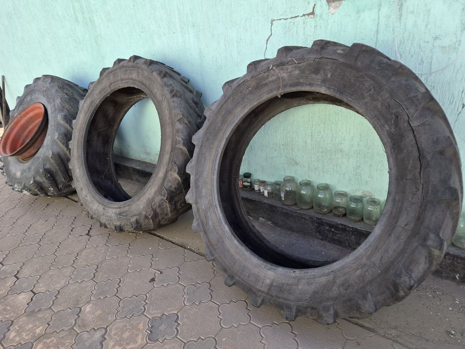 Продам шины на мтз и комбайн