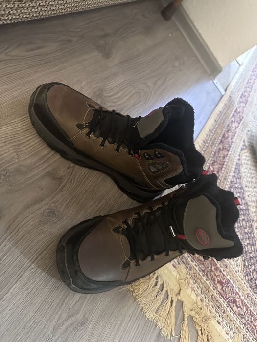 Продам зимнюю обувь