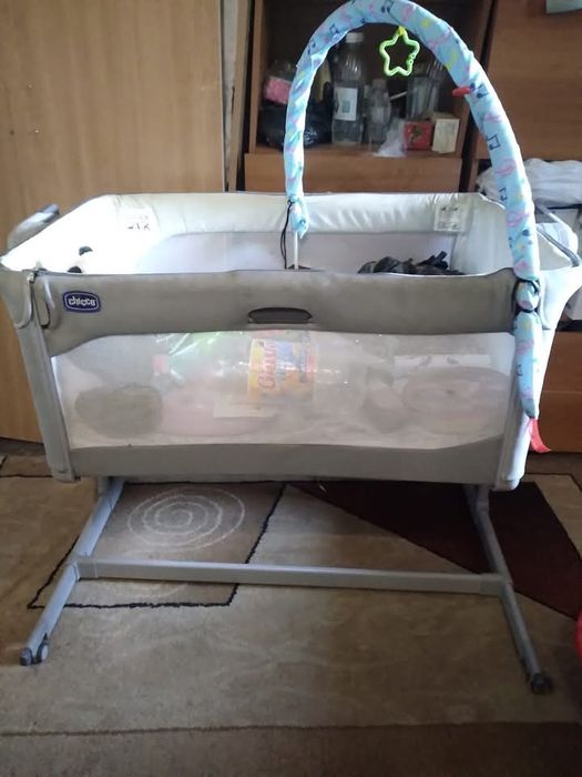 Vând pătuț bebe 250 și suport de mașină pentru carut 200  tot vând$?1