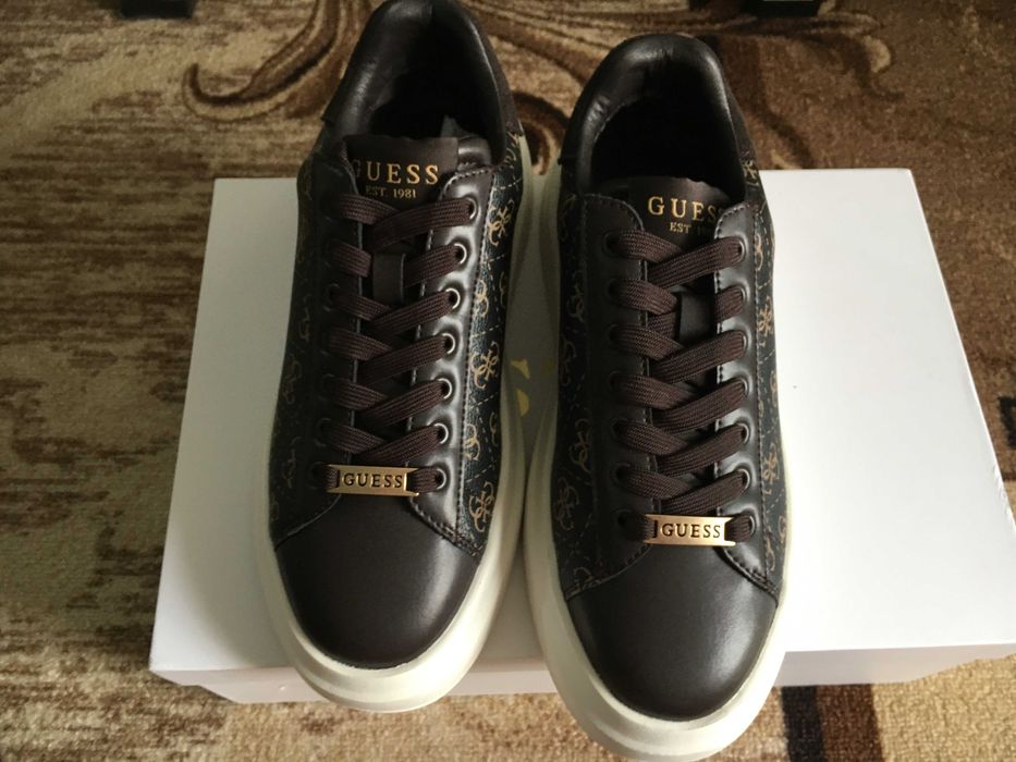 Мъжки спортни обувки - GUESS