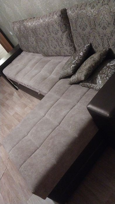 Диван угловой б/у