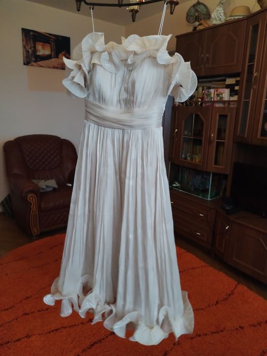 Rochie nouă cu eticheta