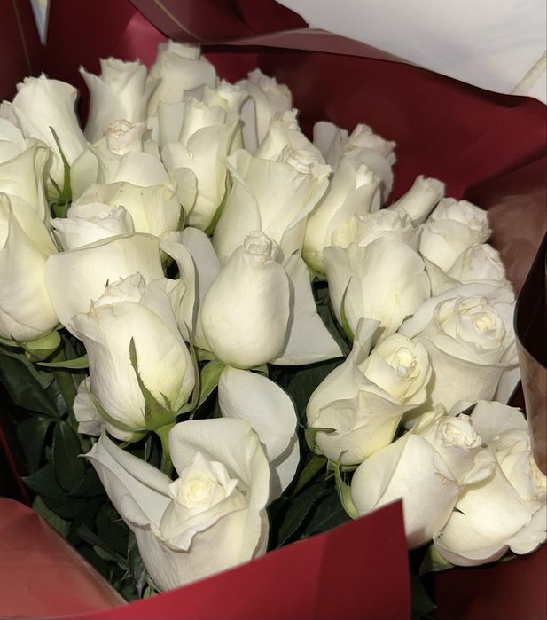 продам 2 букет цветов за 5000 тенге