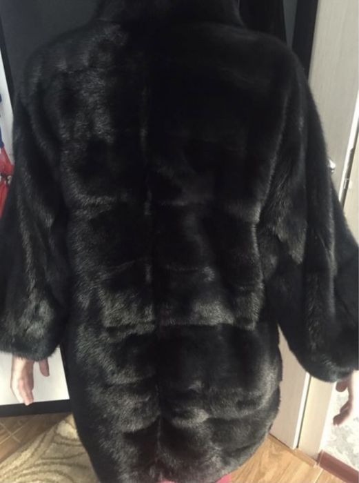 Продаю шубу……………