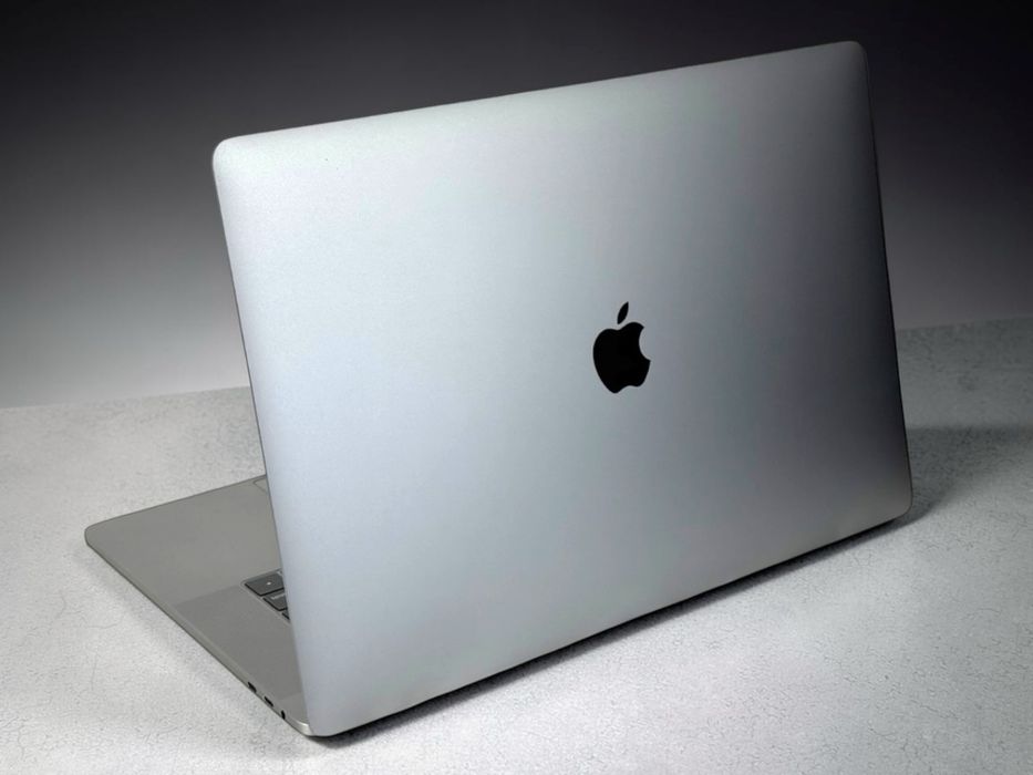 Macbook Pro 15 2018 i7 2,2Ghz 32RAM 1TB Space Gray Перфектен! Гаранция!