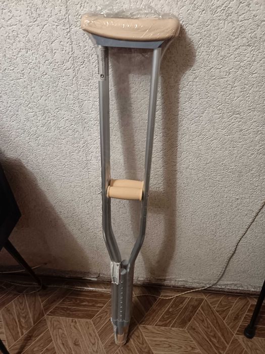 Костыли новые в упаковке