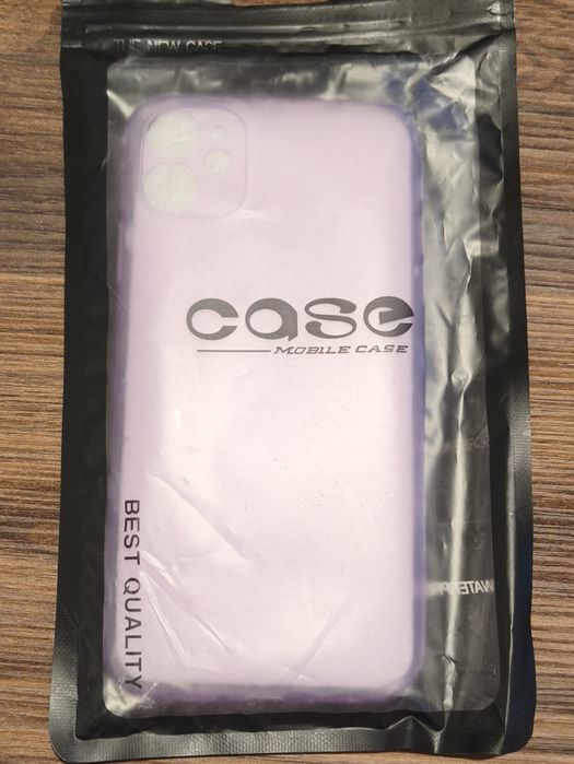 калъф за iPhone 11 в светлолилав цвят.