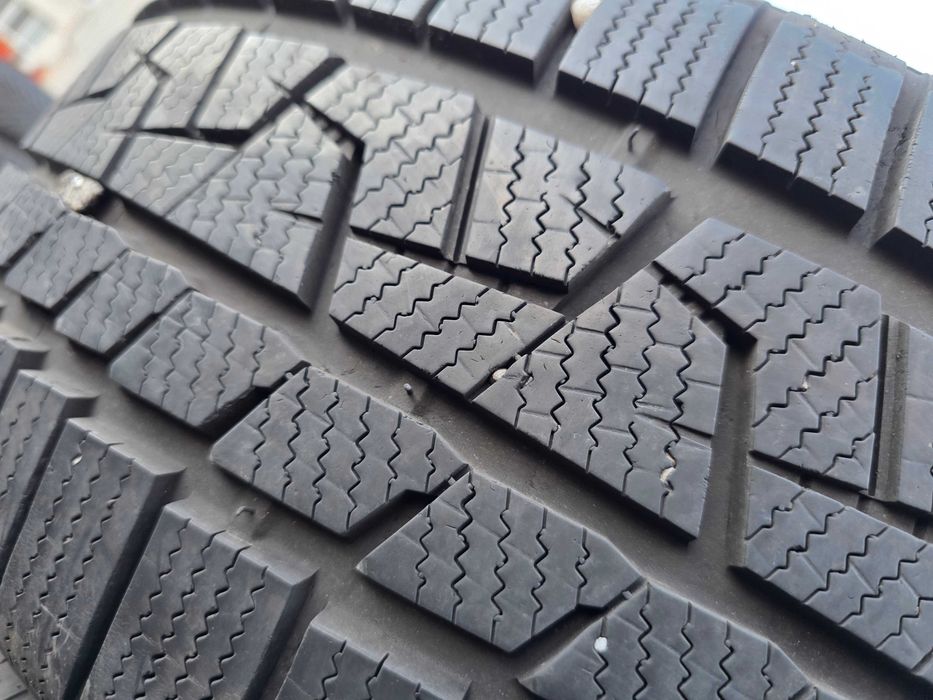 2бр Зимни гуми 215 45 17 - Aplus - DOT 2024 -