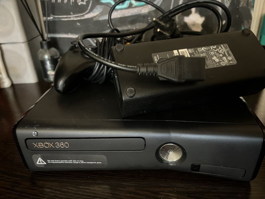 Продам XBOX 360 в отличном состоянии