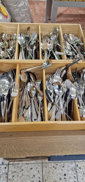 Tacâmuri / Set tacâmuri.  Lingura / Furculita/Cuțit