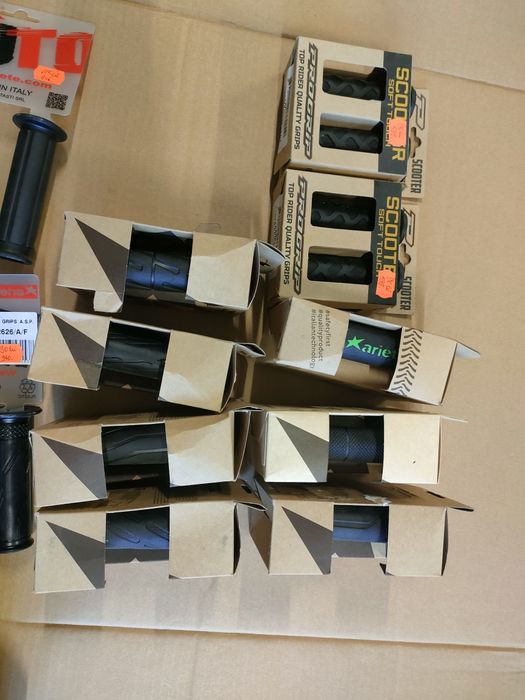 Mansoane / Grips moto Yamaha Honda Suzuki Kawasaki Ducati Aprilia BMW