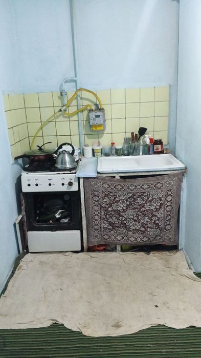 Квартира сотилади. Карши 3 м.р. 3 этаж 1 комнатная.