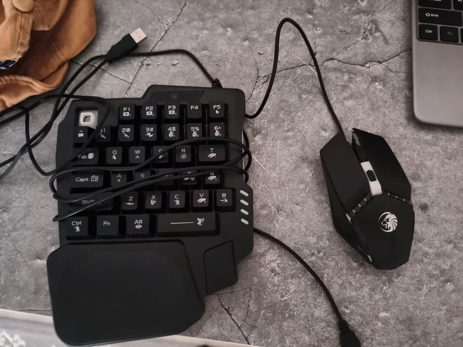 Продам клавиратуру и мышку