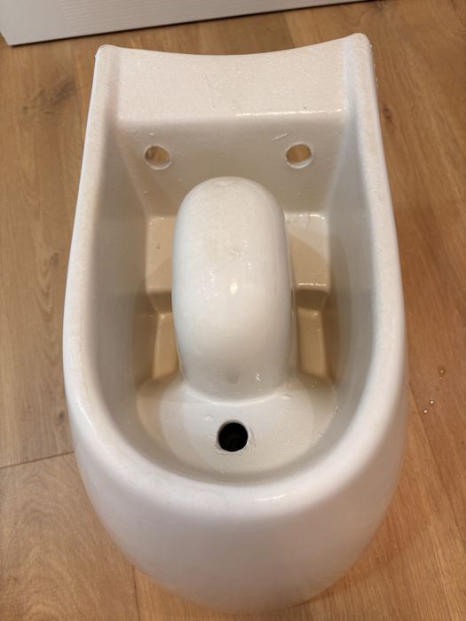 Конзолна тоалетна чиния Carlo