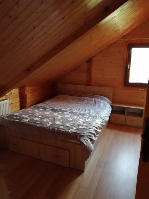 Spre închiriere se oferă cabană din lemn cu 3 camere