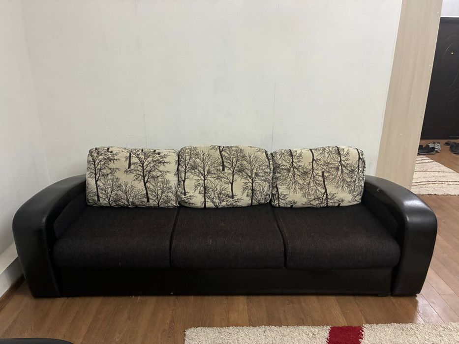 Диван с двумя креслами