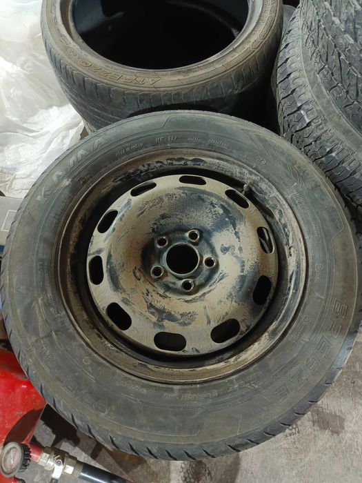 Продам комплект шин на дисках