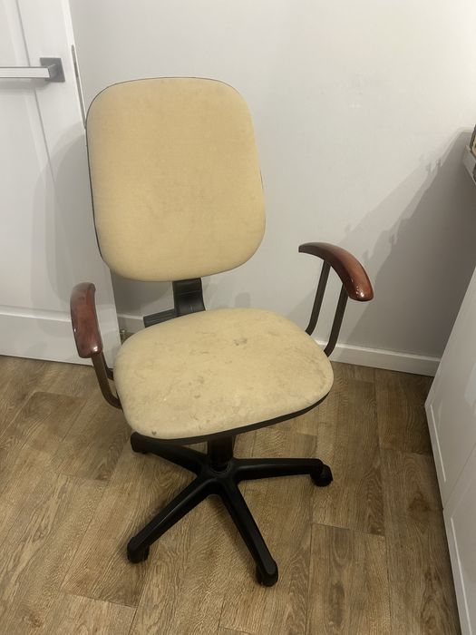 Стул в хорошем состояние