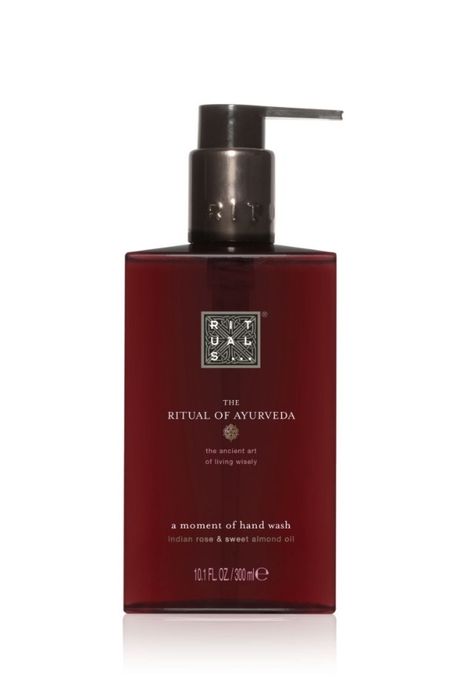 Продавам течен сапун за ръце от серията The Ritual of Ayurveda