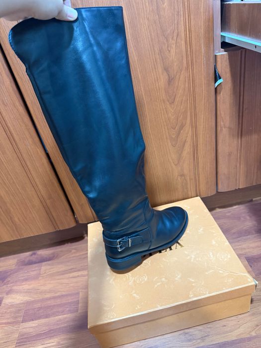 Кожаные сапоги фирмы Софиа. Очень качественные и удобные. 38 размер