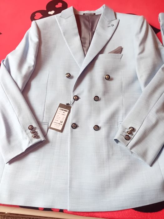 Vând urgent, costum barbati  cu aticheta