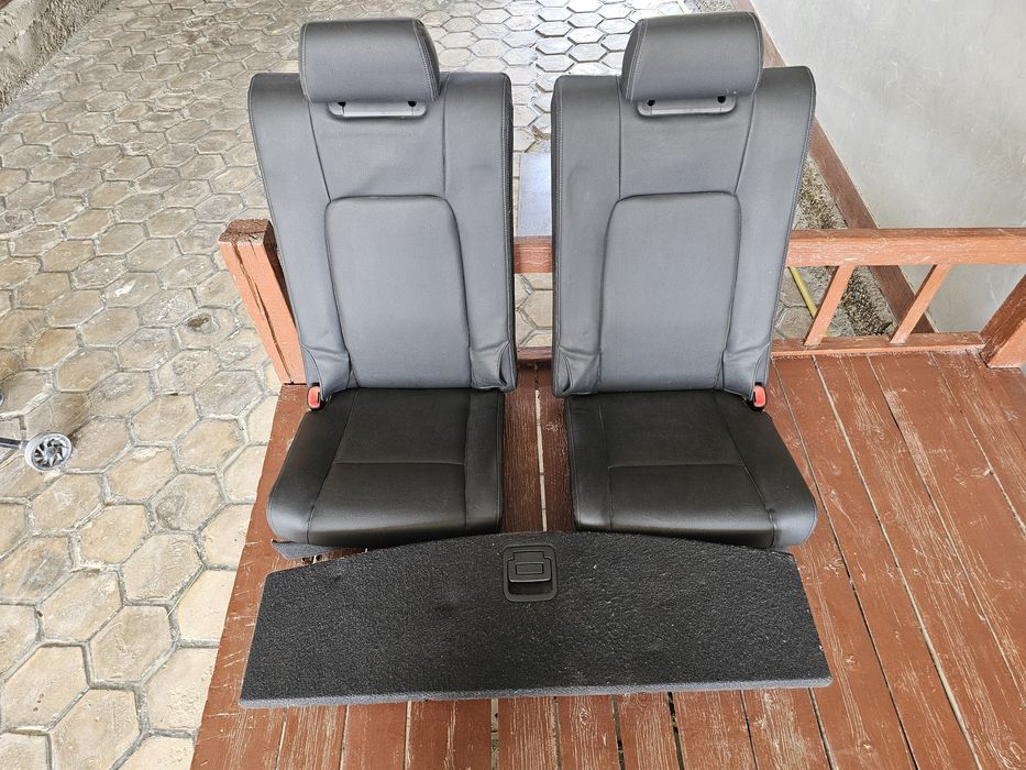 Kaptiva orqa o'rindiqlari va bari