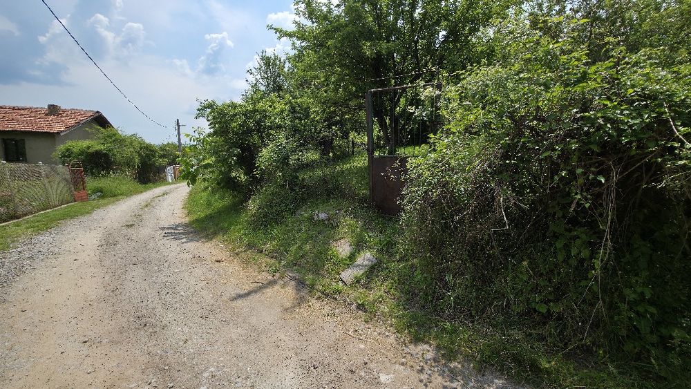 Продава се Парцел в с. Кралев дол, Област Перник - 1050 кв.м за 44 €/кв.м - Снимка #1