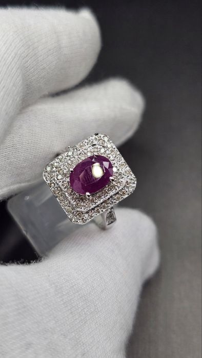 Златен пръстен с рубин и диаманти – 18K