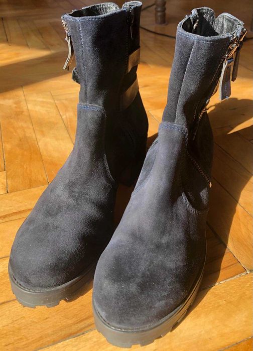 Дамски кожени ботуши