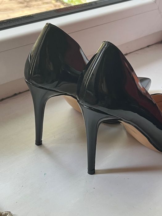 Новые туфли лодочки на высоком каблуке лаковые черные размер 42