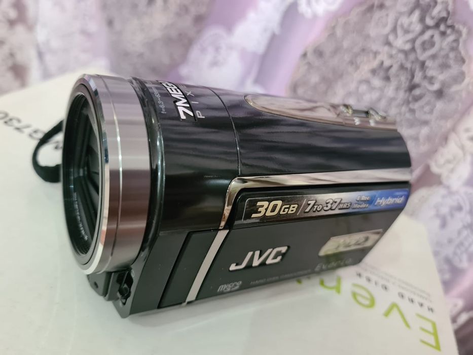 Продам видеокамеру JVC