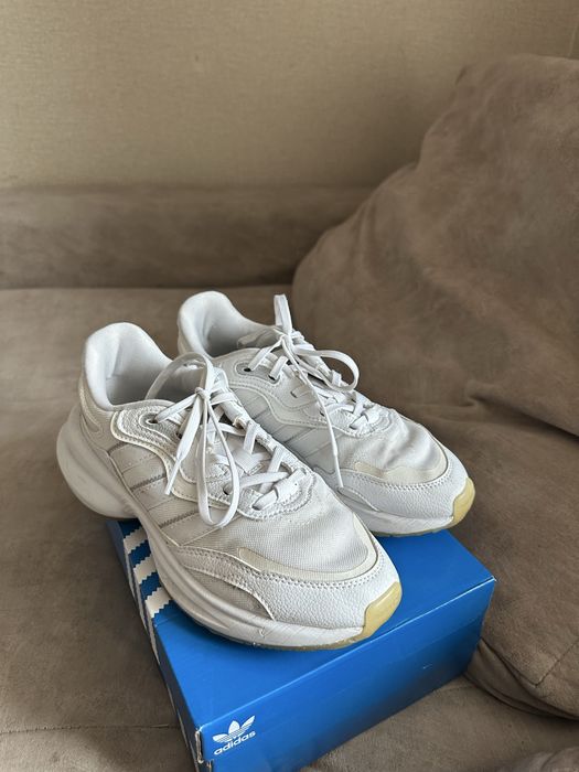 Кроссовки женские