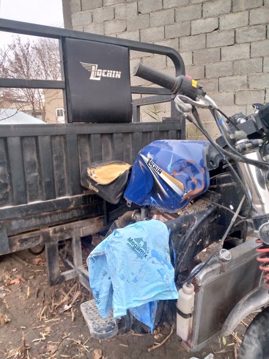 Lochin mototsikl 300 sm³