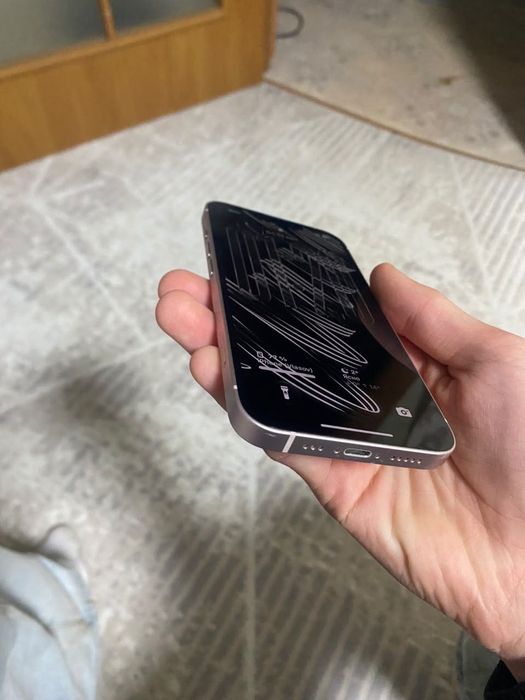 Продам айфон 13 128 гб