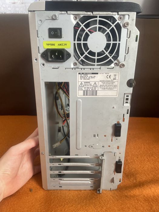 Vand carcasa pc de la packard bell