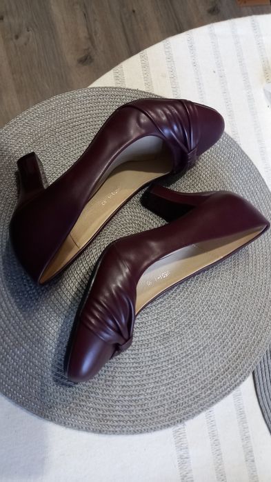 Обувки в цвят бордо от Италия