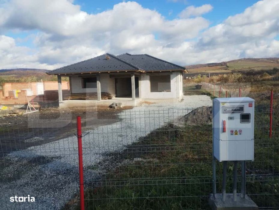 Casa cu 4 camere, 153 mp utili, teren 1000 mp extravilan, utilitati, z