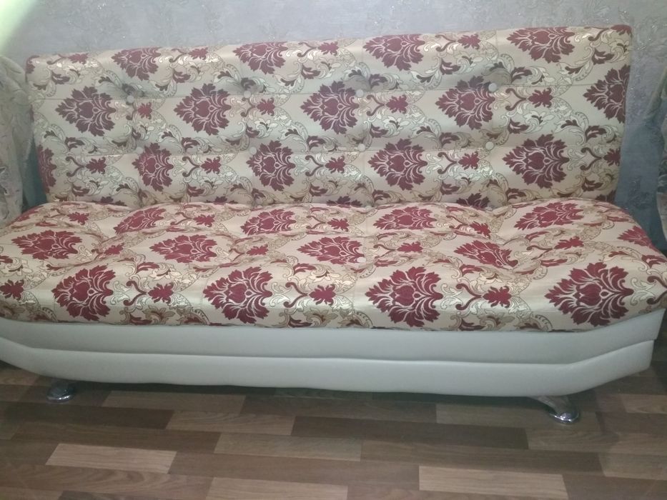 Продается диван в гостиную