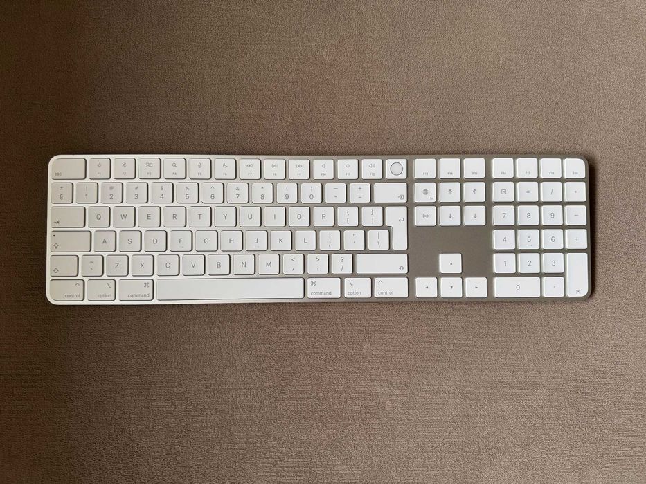 Apple Magic Keyboard с Touch ID и Numeric keypad
