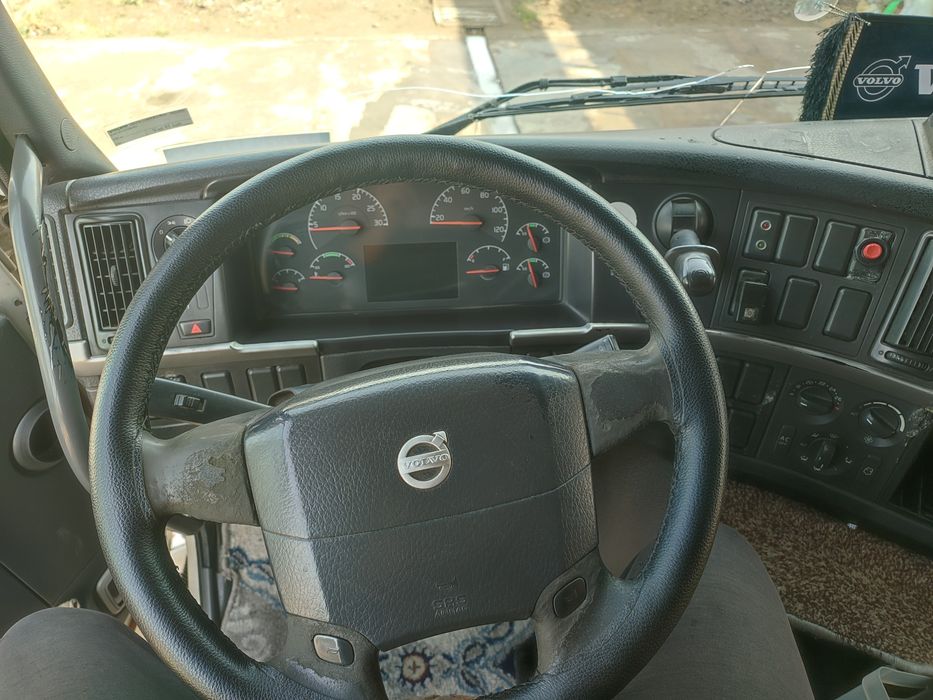 Вольво тягач прицепи билан сотилади