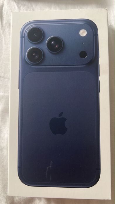 Vand Iphone 17 PRO deep blue
