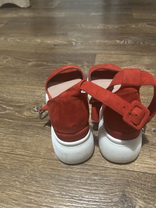 Продам женскую обувь